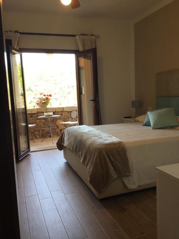 Il Giardino Di Daniela Bed & Breakfast San Teodoro  Ngoại thất bức ảnh