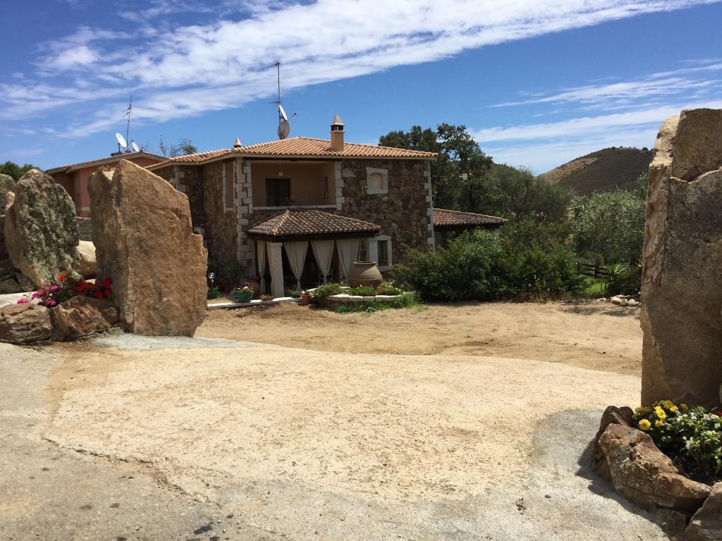 Il Giardino Di Daniela Bed & Breakfast San Teodoro  Ngoại thất bức ảnh