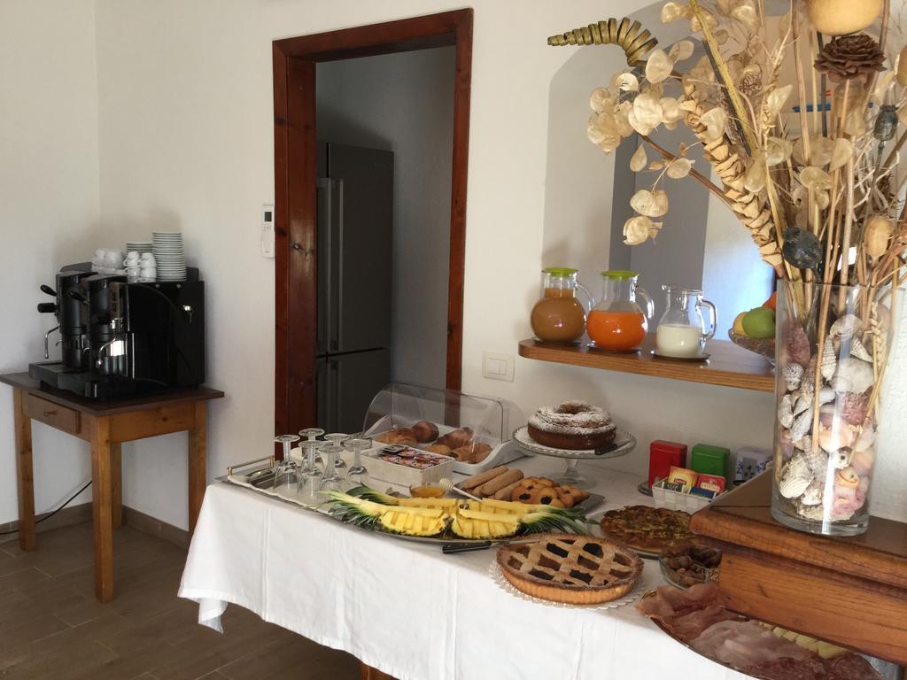 Il Giardino Di Daniela Bed & Breakfast San Teodoro  Ngoại thất bức ảnh