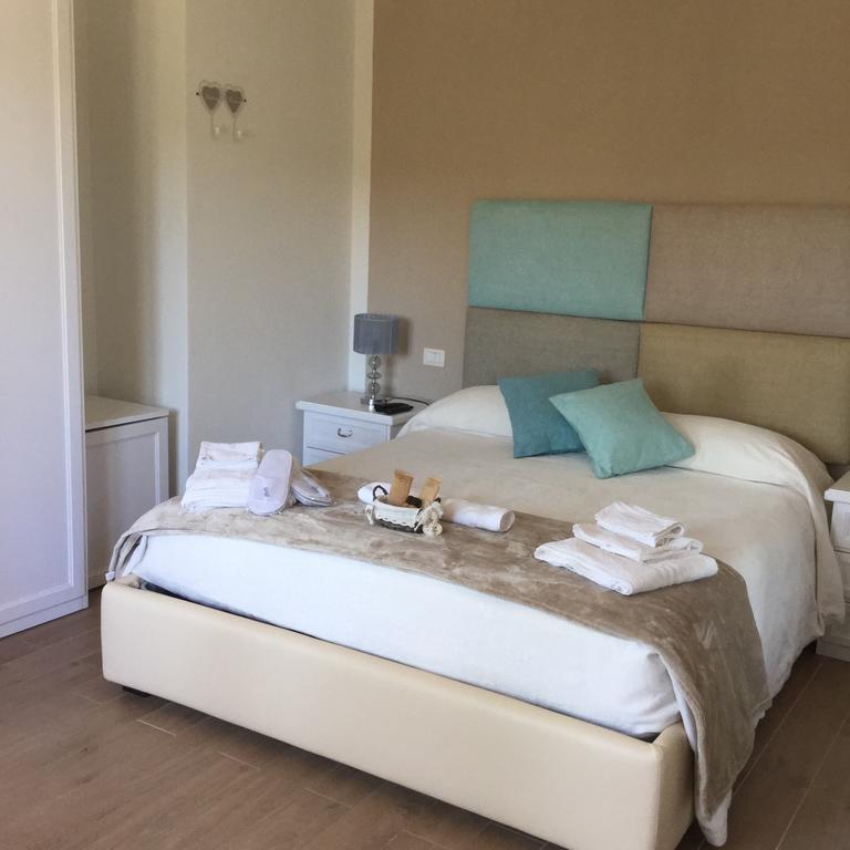 Il Giardino Di Daniela Bed & Breakfast San Teodoro  Ngoại thất bức ảnh